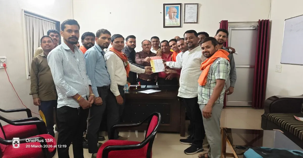 जनहित के मुद्दों पर सेवा संकल्प समिति ने कुम्हारी सीएमओ को सौंपा ज्ञापन