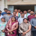 खाद किल्लत को लेकर कुम्हारी सेवा सहकारी समिति में कांग्रेस का निरीक्षण दौरा